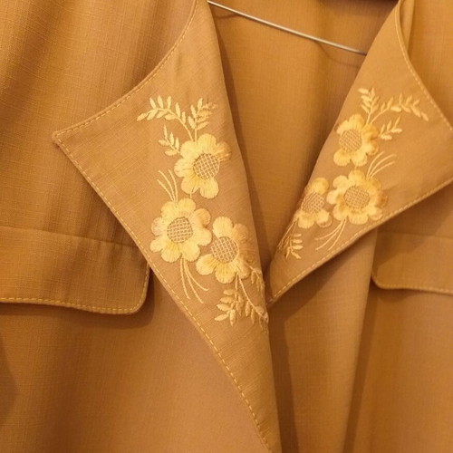 Dress short-sleeved with embroidery M/L like new, tabba color