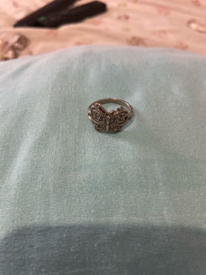 Butterfly ring vintage used, with broken side