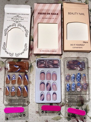 Press On Nails σαν καινούργια με όλα τα νύχια και κόλες