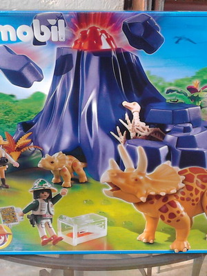 Playmobil Dinos 4170 Volcano and Dinosaurs new sealed box