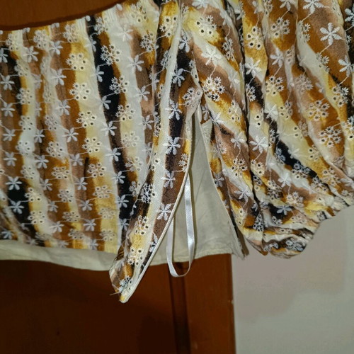 Off-shoulder crop top like new, multicolor, size Small with zipper