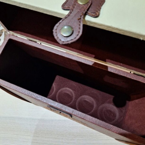 Leather wine case, brown and white