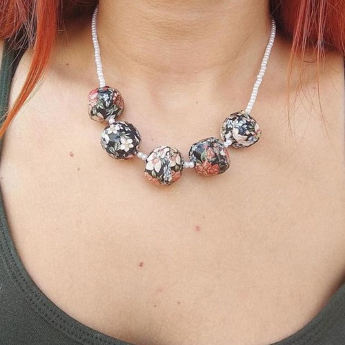 Necklace with black floral beads and pearls new