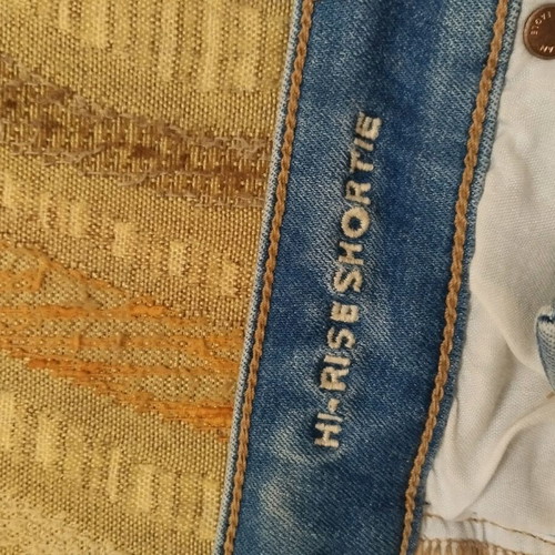 Τζιν σορτσάκι γυναικείο American Eagle μεταχειρισμένο, σαν καινούργιο