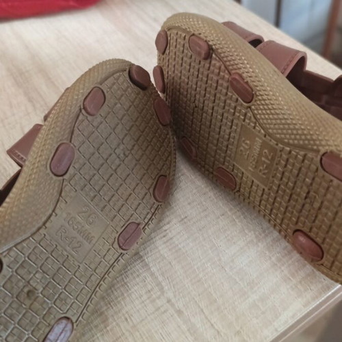 Plastic sandals size 26 new, brown