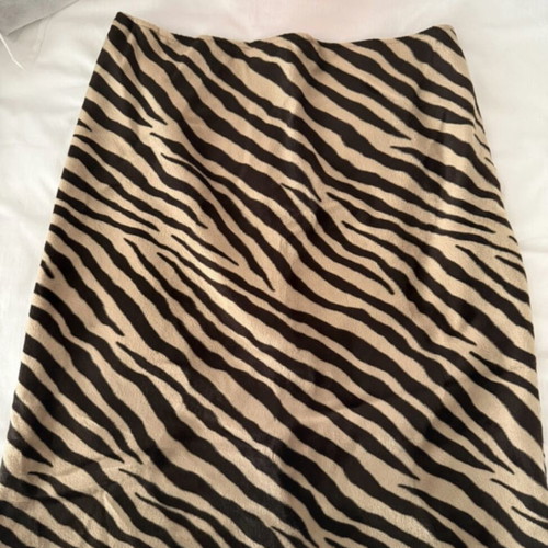 Benetton zebra skirt like new, beige and black