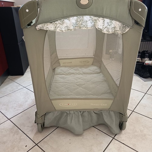Baby items like new, including Lorelli 2-in-1 stroller and travel crib