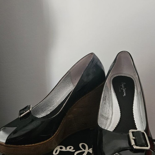 Pepe Jeans London women's platform peep-toe wedges black patent leather like new