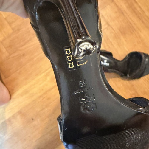 Maxime black sandals size 39 used with short heel