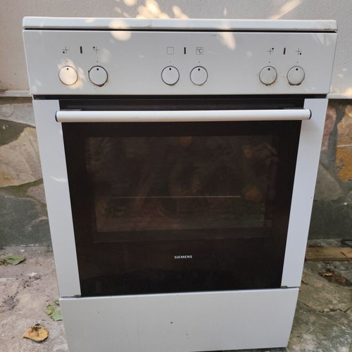 Siemens ceramic kitchen stove like new, fully functional, class A