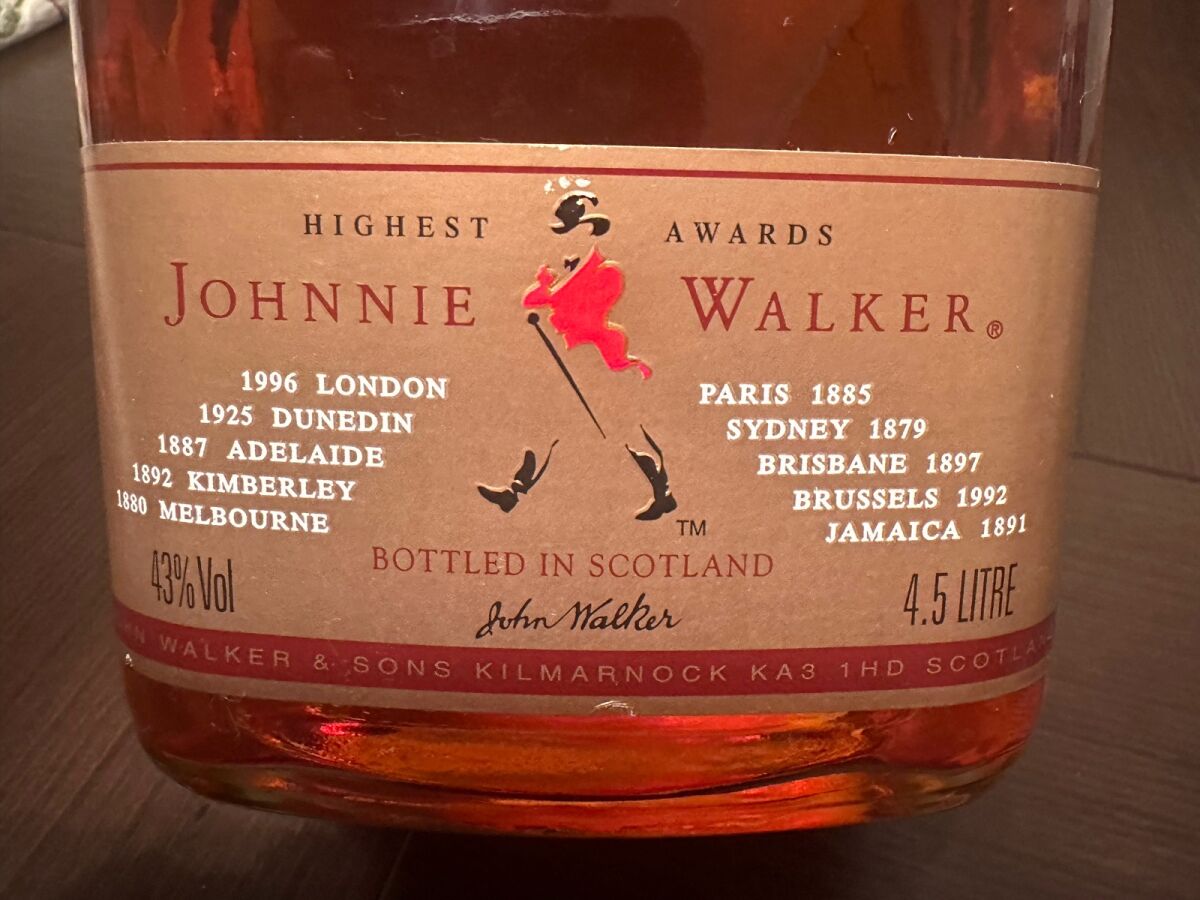 Johnnie Walker Red Label Scotch Whiskey… - € 169,00 - Vendora.cy