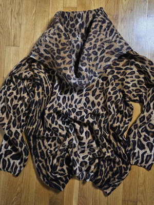 Woolblend leopard blouse with anchor knit like new, vintage