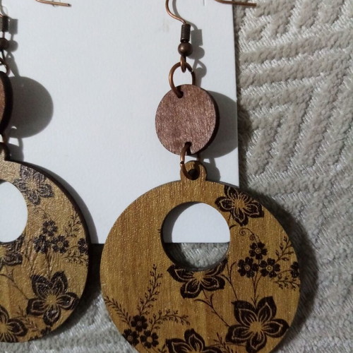 Wooden earrings new, beige and brown, very light