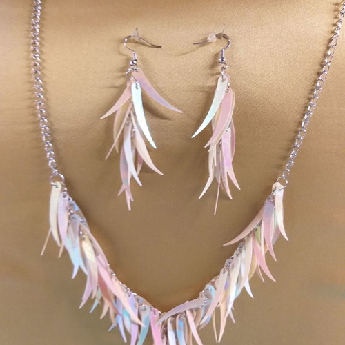 Jewelry set necklace and earrings like white feathers new