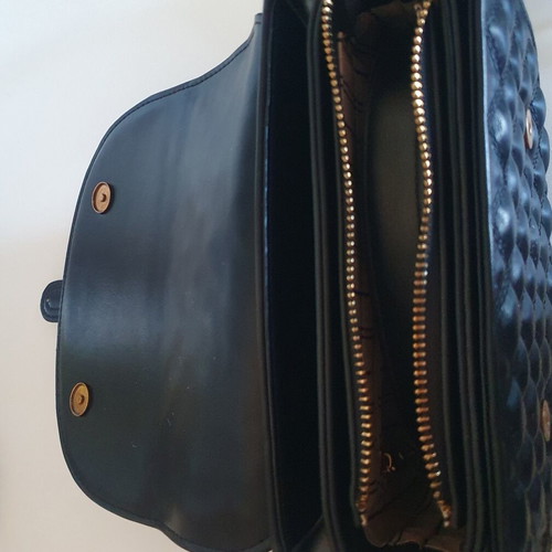 Quilted crossbody bag black with gold details like new