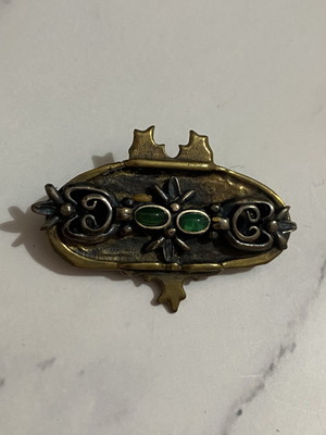 Vintage brooch used, green and gold tone