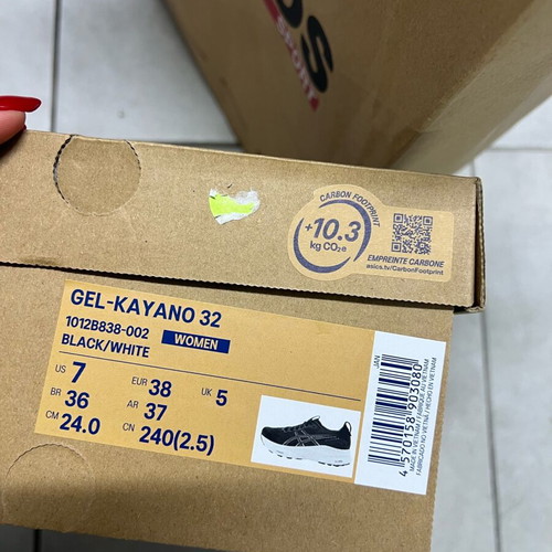 Asics Gel Kayano 32 athletic shoes like new, size 38, black and white