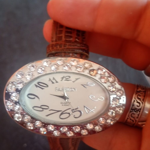 Women's watch like new, missing one strass, needs battery