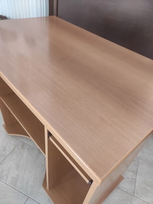 Computer Desk like new with wheels, sturdy, 90x55x83 cm