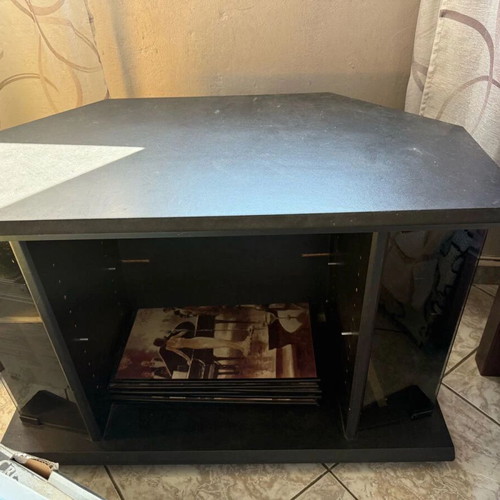 TV stand like new, 57cm height, 60cm width