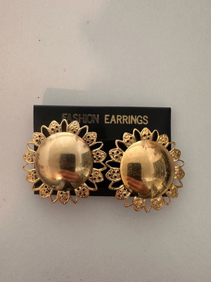 Helios earrings like new, gold color