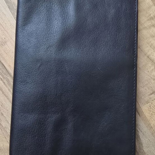 Large men's wallet like new, black leather, 14 card slots