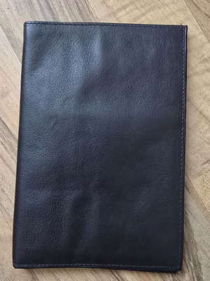 Large men's wallet like new, black leather, 14 card slots