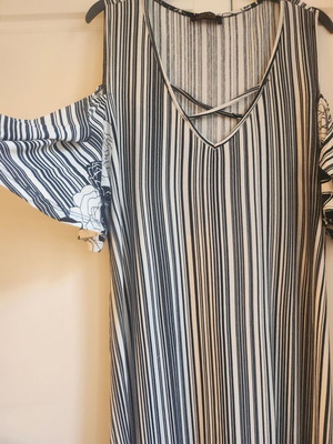 Summer dress with dropped sleeve, size XL, black and white