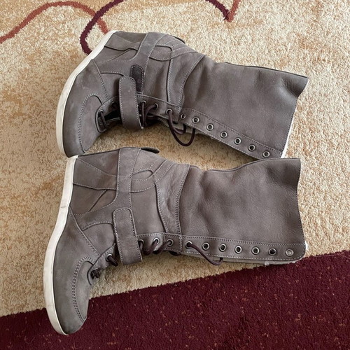 Winter boots with fur Bloom like new, size 37, beige