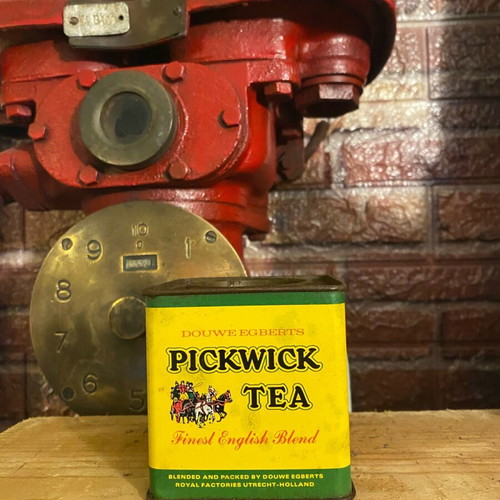 Pickwick Tea metal box used, old with lid