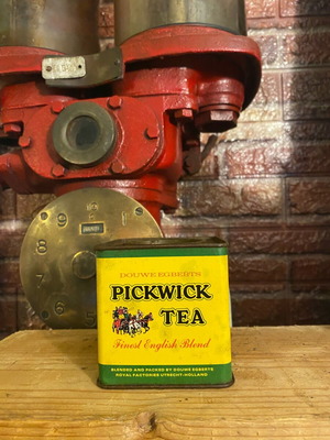 Pickwick Tea metal box used, old with lid