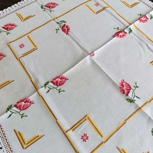 Cross-stitch tablecloth like new