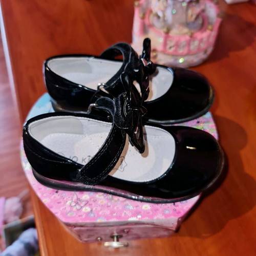 Ballerina shoes black patent size 25 like new, removable bows