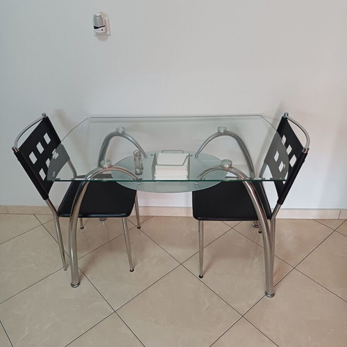 Kitchen table with 2 chairs like new, glass and INOX