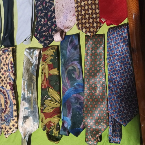 Ties like new, pack of 24, various fabrics and silk