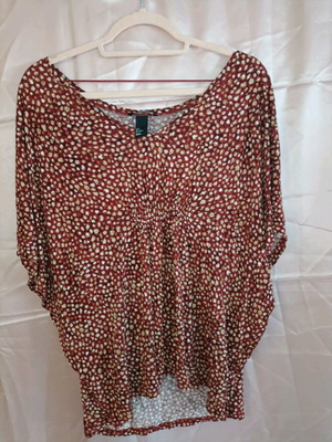 H&M women's blouse size L like new, burgundy