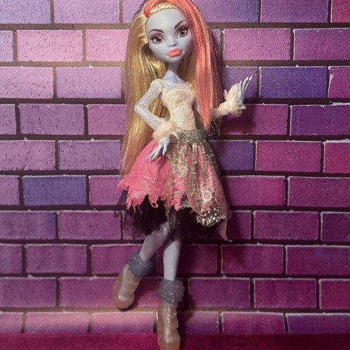 Abbey Ghouls Rule Monster High doll