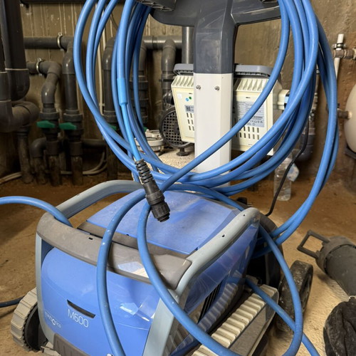 Automatic pool cleaner M600 Dolphin like new with trolley