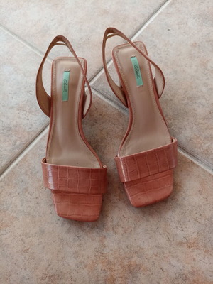 Axel sandals size 38 like new, brown and orange