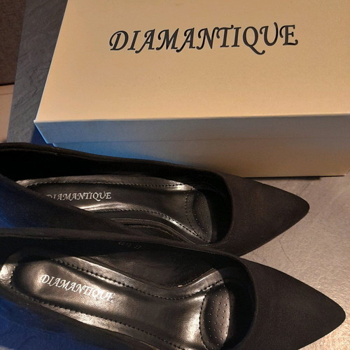 Suede black pumps size 37 like new with medium heel