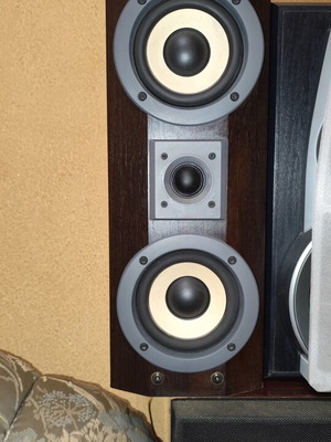 Technics speakers used, set of 3, minor scratches and cracks
