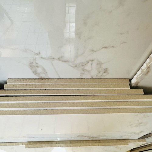 White tiles of excellent quality, 23 pieces, new