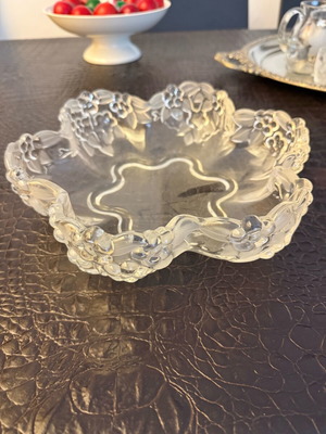 Vintage Mikasa Walther Carmen crystal serving bowl like new