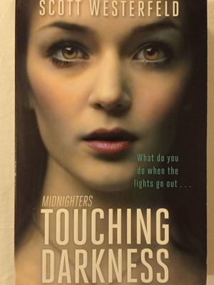 Touching Darkness του Scott Westerfeld μεταχειρισμένο βιβλίο στα αγγλικά