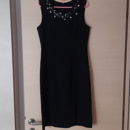Mini dress with front slit, embroidered flowers, like new, black, size L