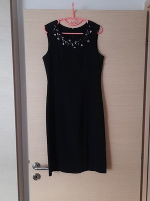 Mini dress with front slit, embroidered flowers, like new, black, size L