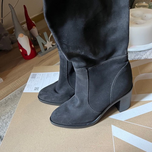Kurt Geiger tall grey suede boots new, size 37