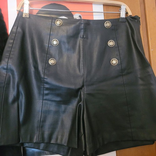 Zara leather shorts used, size L, black