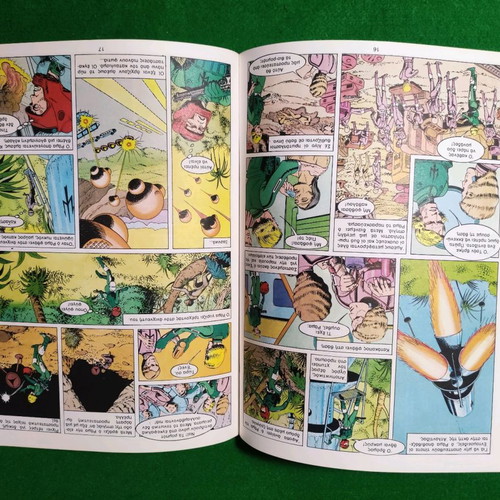 Oi Theoi Apo To Diastima No3 comic book by Erich von Däniken