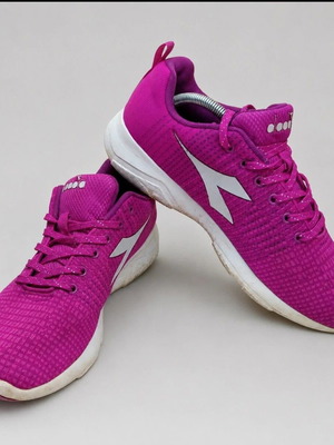Diadora 3D Foam sneakers size 42, like new, fuchsia/magenta